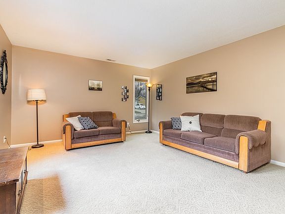 3rd image of 3406 N Royal Oak Dr