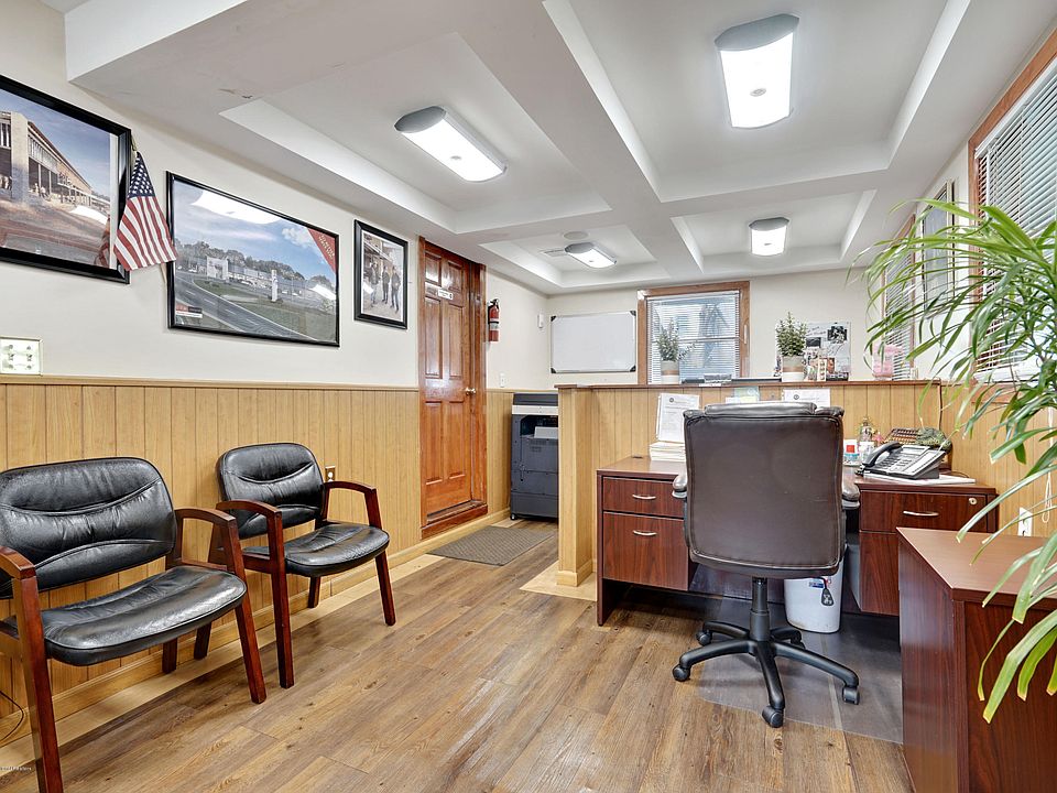 1st image of 33 Merlin Dr