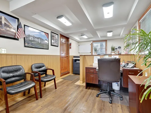 33 Merlin Dr, Lakewood, NJ 08701