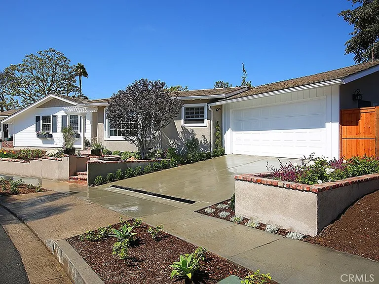 554 Hazel Dr — Photo 1