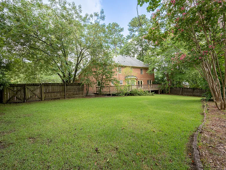 Spacious Back Yard