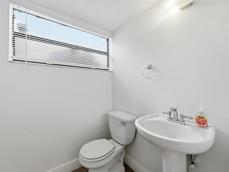 301 Lakewood Dr #8A — Photo 9
