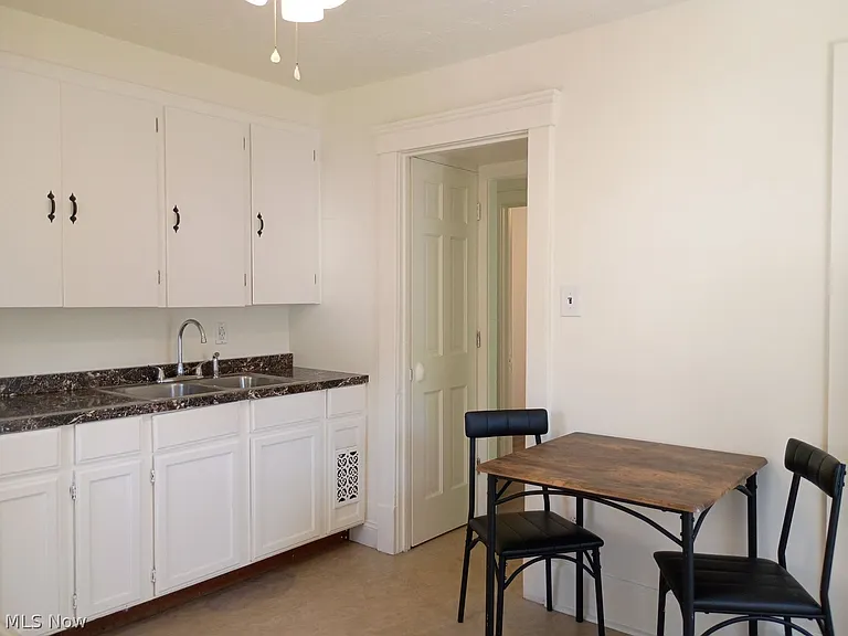 238 Howe St #UP — Photo 3