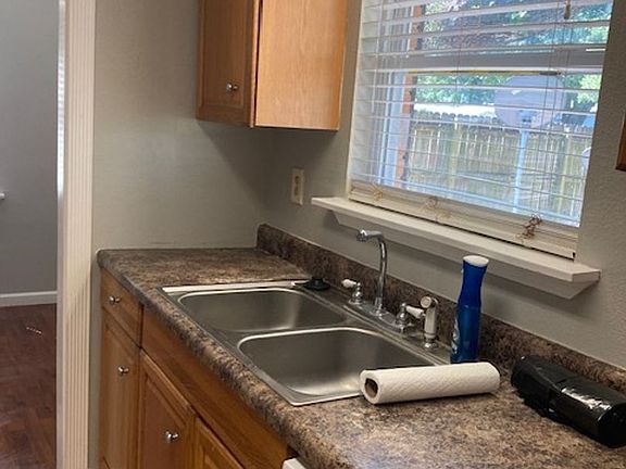 4th image of 499 Weaver Ave