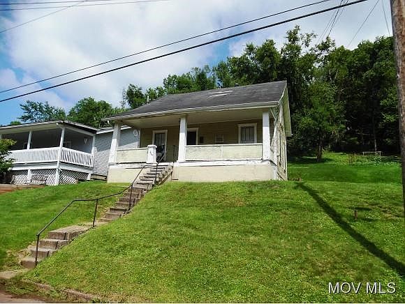 1st image of 824 Saint Marys Ave