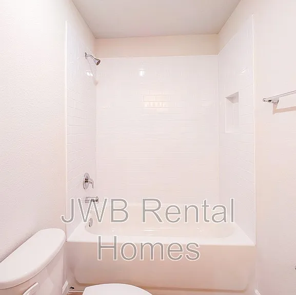 3627 McMillan Ave — Photo 7