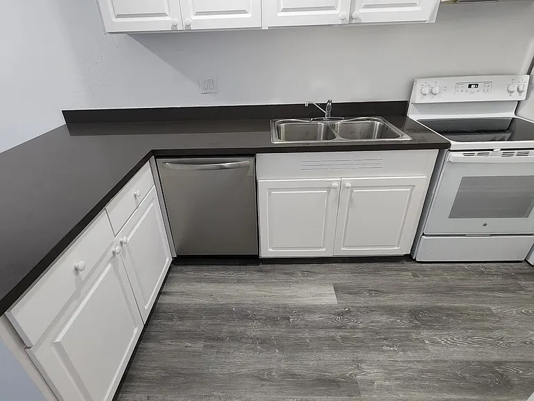 Park Villa Apartments — Photo 44
