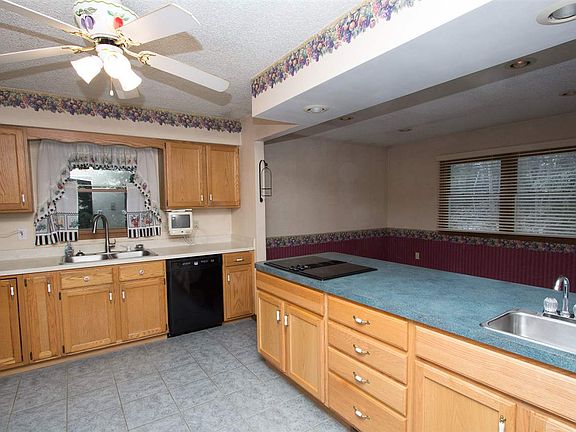 5th image of 65 Rolling Hills Dr