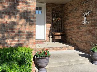 647 Santa Monica Dr, Nixa, MO 65714