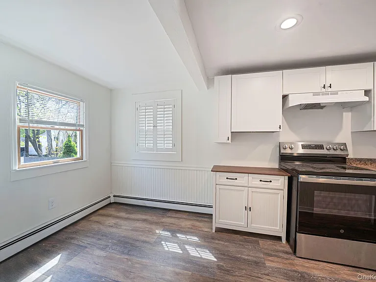 32 Dewey St — Photo 5