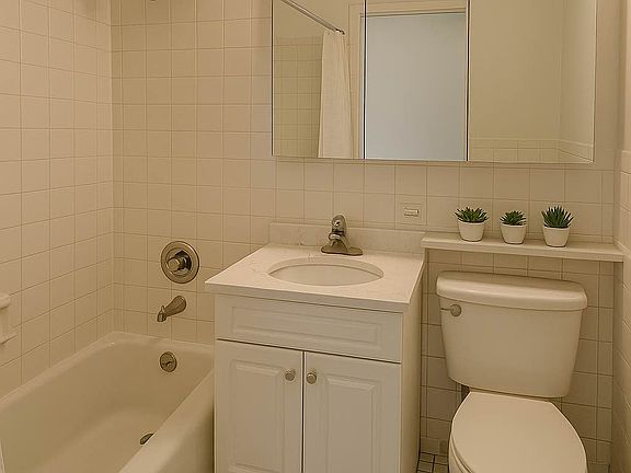 4th image of 301 E 73rd St Floor 9
