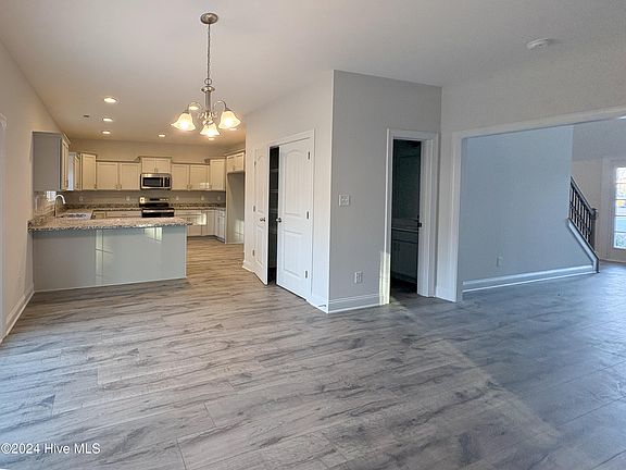 4th image of 916 Nubble Court