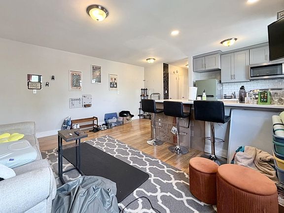 2nd image of 165 Vroom St APT 4C