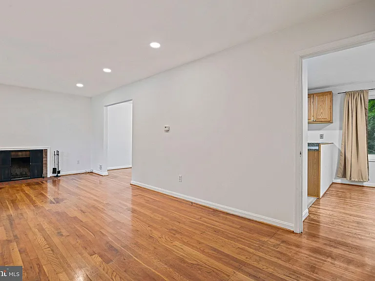 8701 Parliament Dr — Photo 6