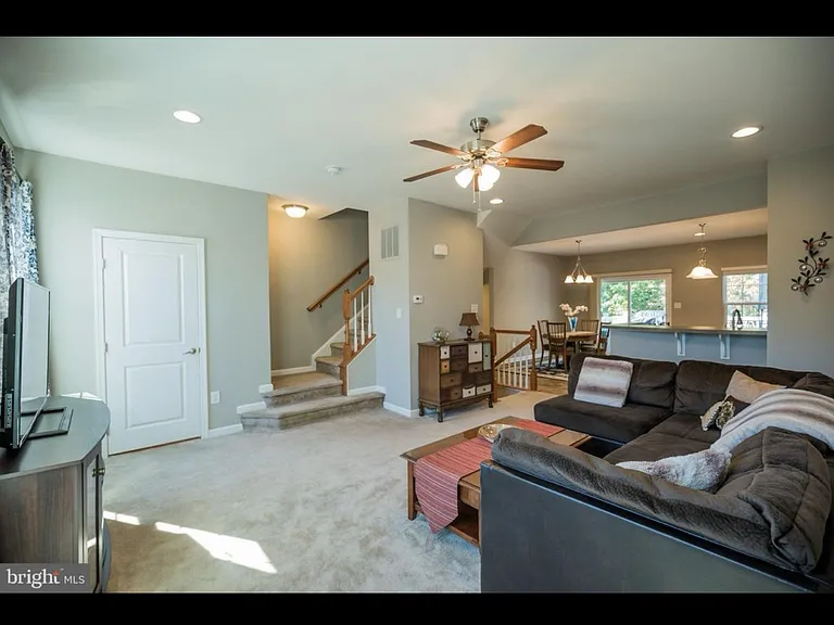 18 Tavern Ln — Photo 8
