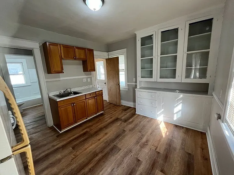 246-248 Weyl St #246 WEYL ST UP — Photo 5