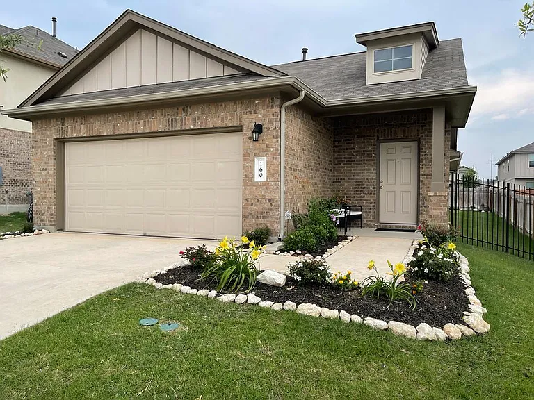 160 Earl Keen St — Photo 2