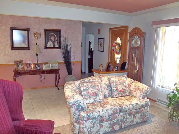 5th image of 124 Estes Ave