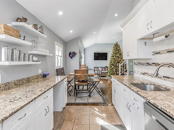 3rd image of 36 Wren Ct