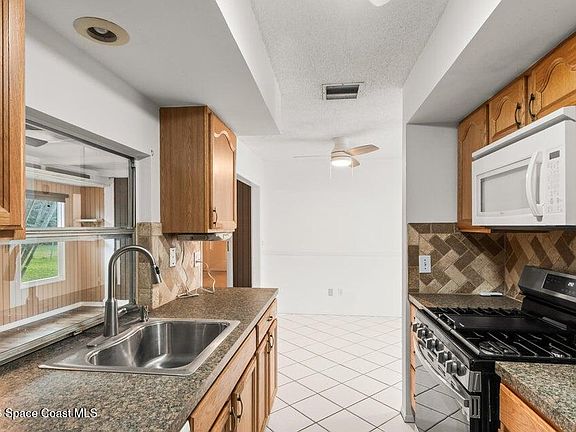 4th image of 268 SW Lucero Dr