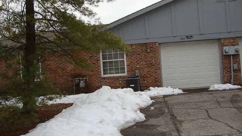2nd image of 1557 E Foxcliff Dr S