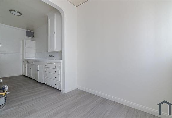 5th image of 406 S Grevillea Ave Unit 8
