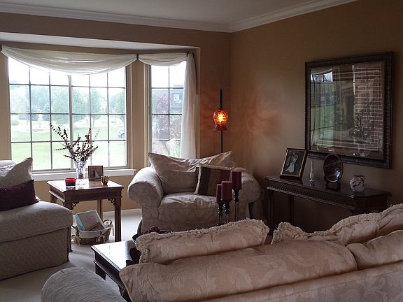 3rd image of 556 Victoria Ct