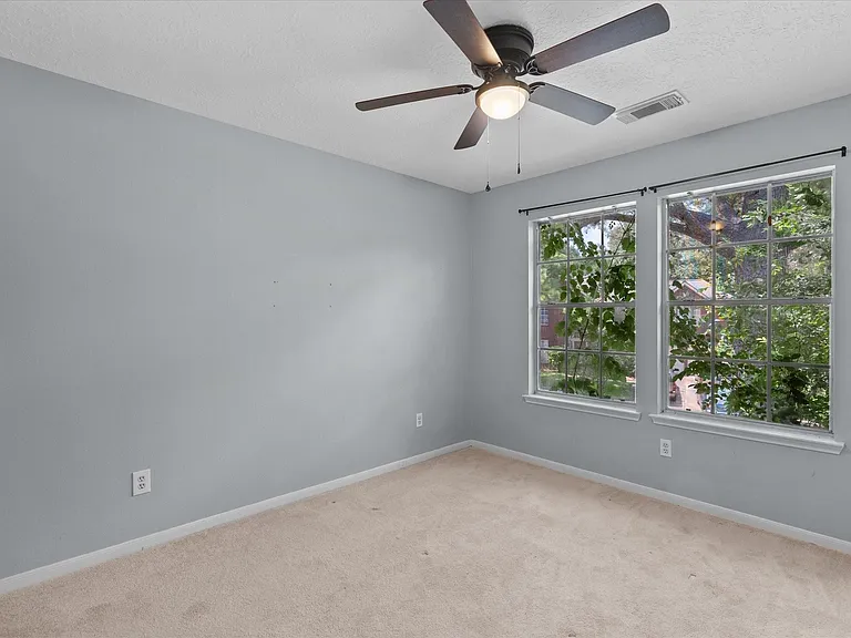 4915 Stone Harbor Dr — Photo 32
