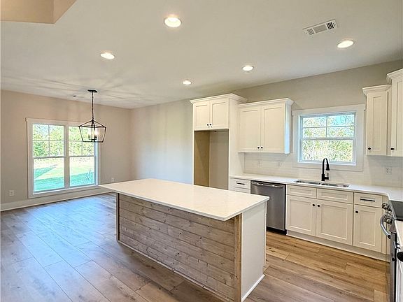 5th image of 2845 Lee Road 40