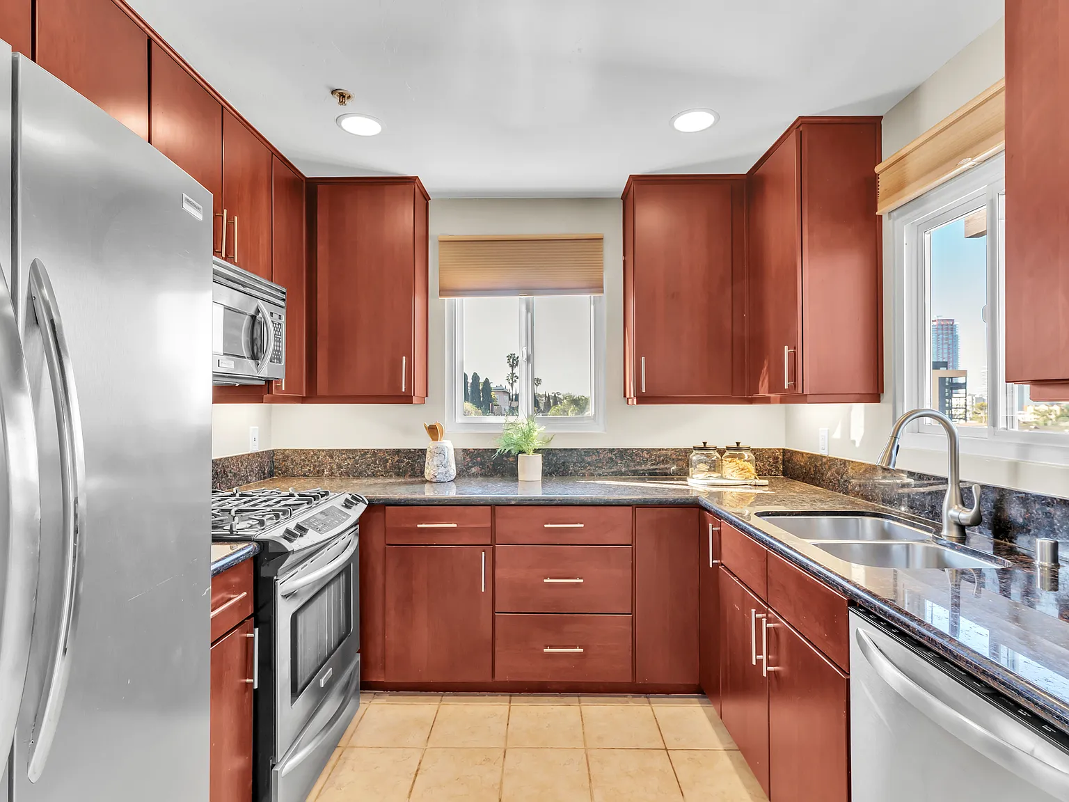 2 bed, 1001 sqft, $3,288 — Photo 4