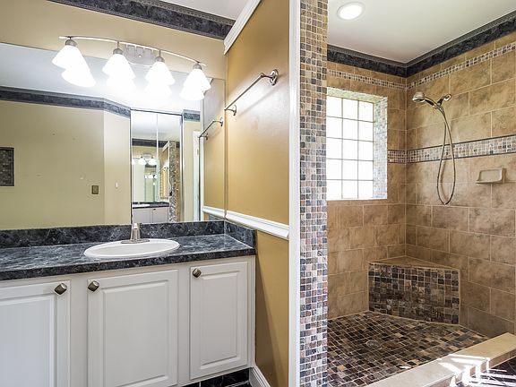 5th image of 10425 Calle De Flores Dr