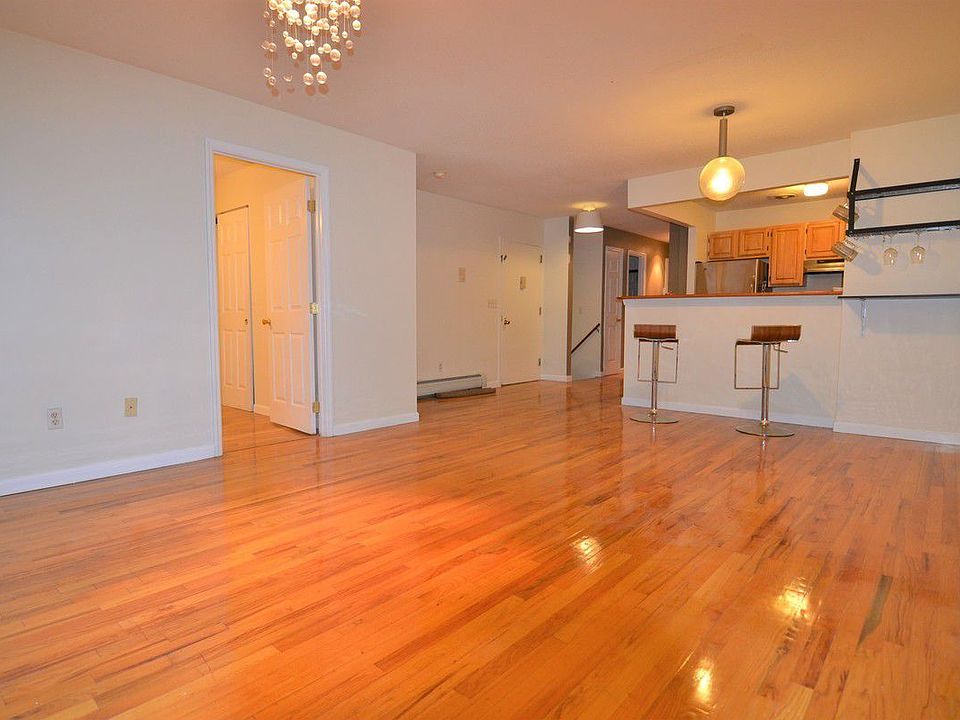 1st image of 58 Underhill Ave #2