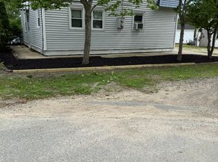 43 Agawam Lake Shore Dr #B, Wareham, MA 02571
