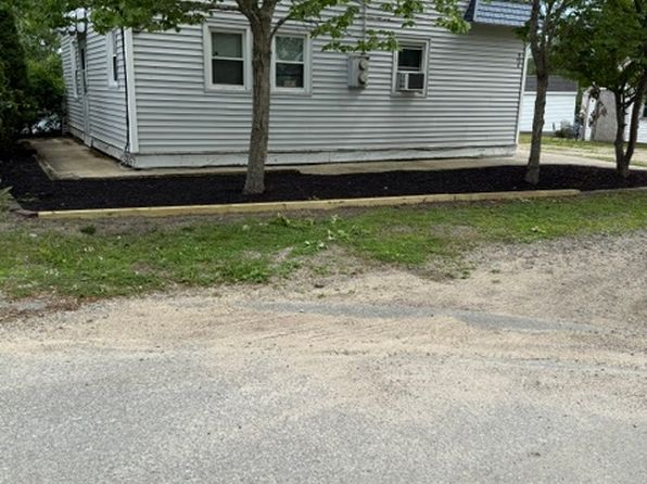 43 Agawam Lake Shore Dr #B