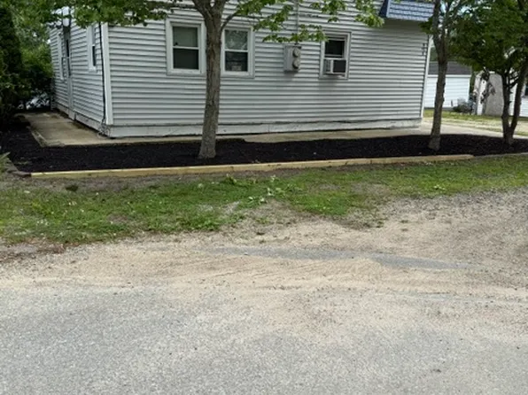43 Agawam Lake Shore Dr #B, Wareham, MA 02571