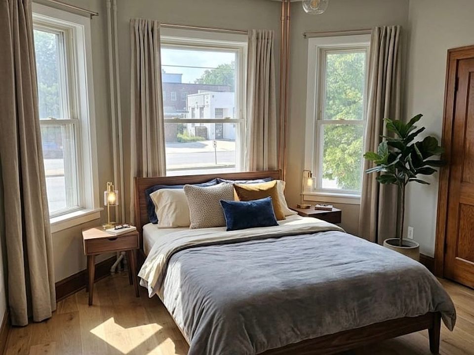 2nd image of 524 Bennington St Floor 1