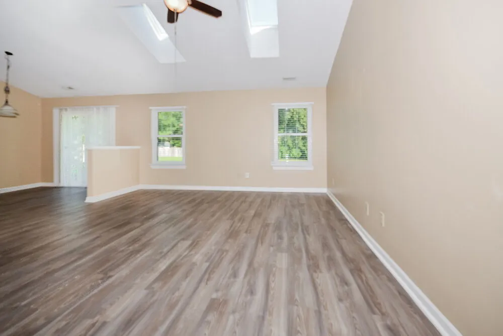 3 bed, 2.0 bath, 1484 sqft, $1,945 — Photo 4
