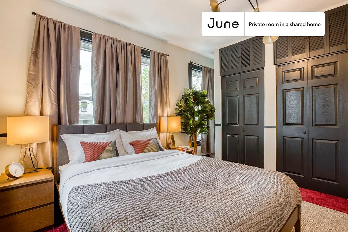 Queen bedroom in 4 bed/2 bath home in Columbia Heights #174 2D — Photo 1
