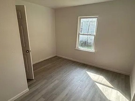 3rd image of 945 Howell Ave