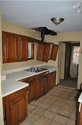2nd image of 832 E 10th Ave
