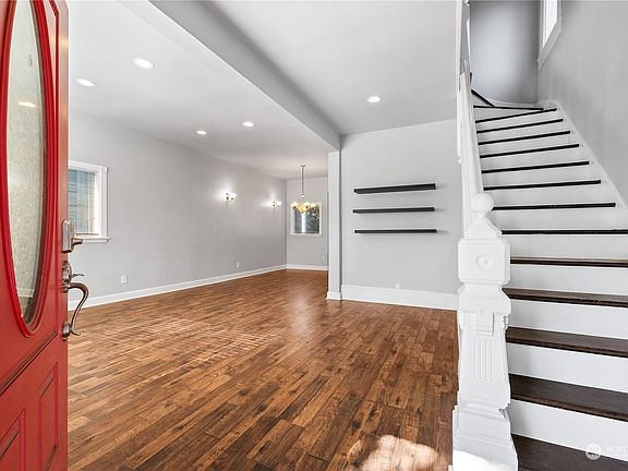 3rd image of 814 S Ainsworth Avenue