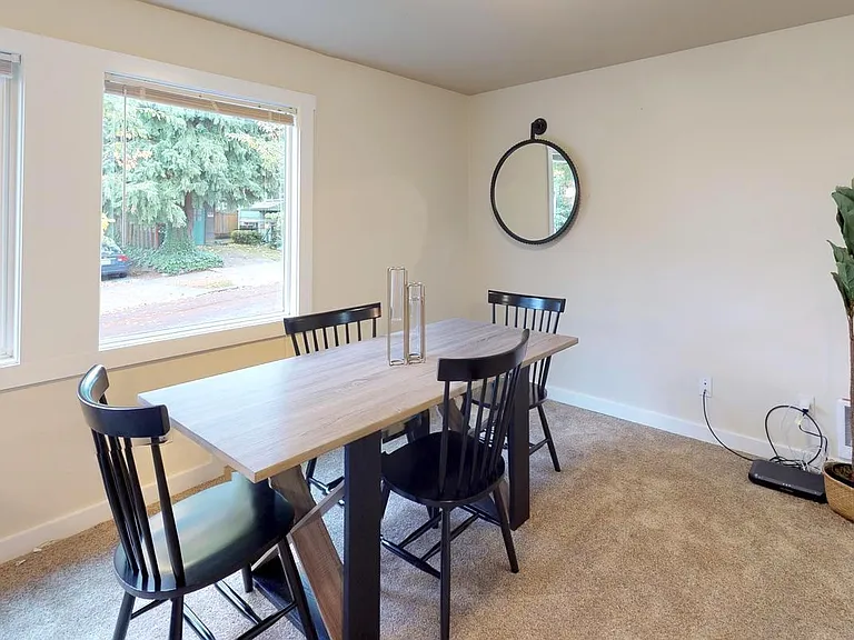 1446 E Roy St — Photo 11