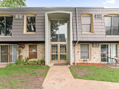 814 9th Ave S APT 5, Hopkins, MN, 55343
