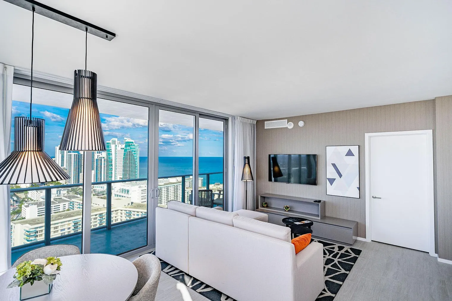2 bed, 2.0 bath, 1496 sqft, $11,167 — Photo 3