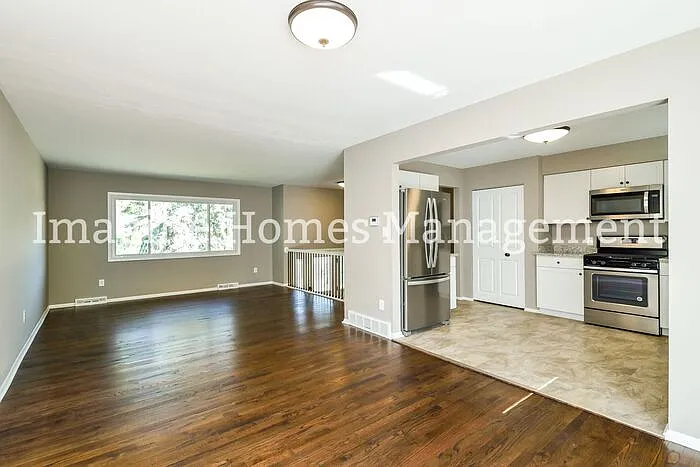 9421 Fairfield Dr — Photo 6