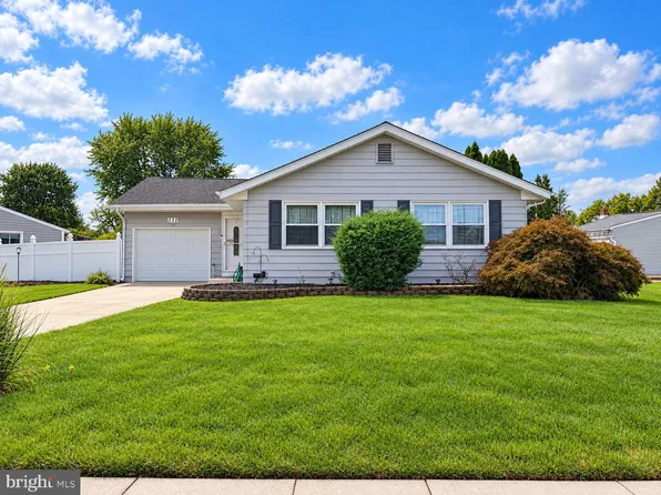 111 Glenbrook Dr, Mount Laurel, NJ 08054