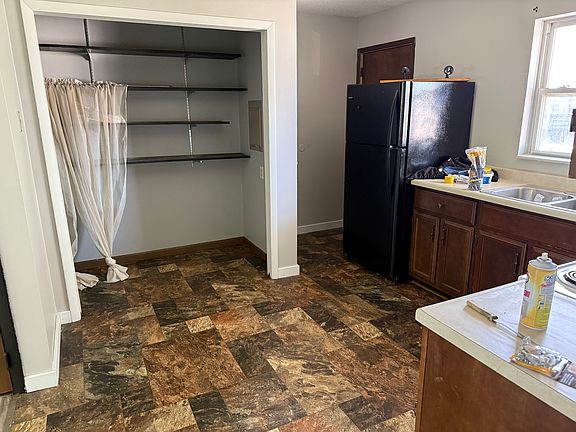 2nd image of 1526 Airlane Dr #4