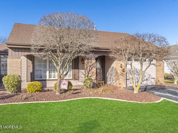 8 Knoll Circle, Manchester, NJ 08759