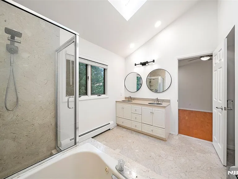 408 Dogwood Ct — Photo 25