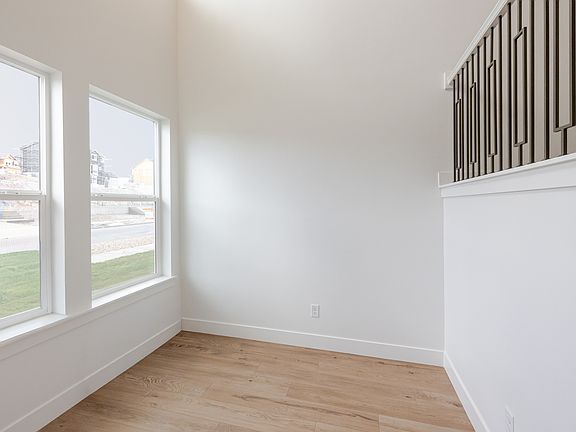 4th image of 784 N Banner Dr #652